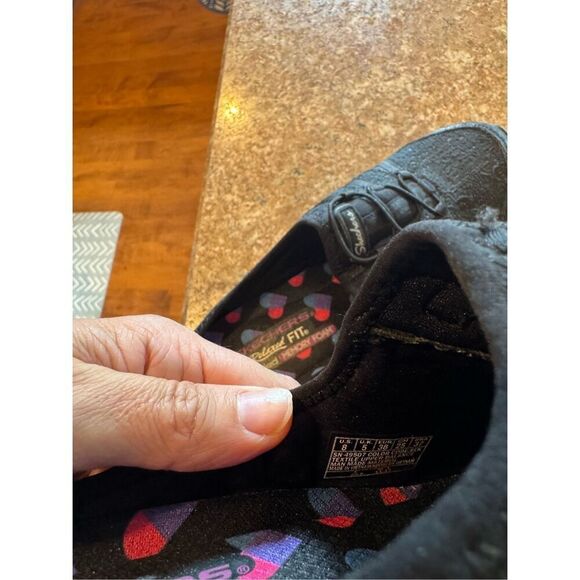 Woman’s Skechers relaxed fit air cooled memory foam slip on lace slip on shoes s - Picture 4 of 5